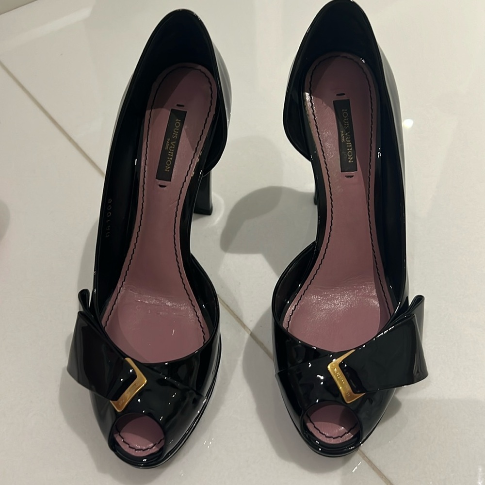 Louis Vuitton back pattent pumps